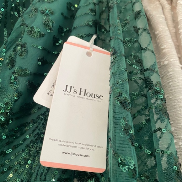 Emerald Green sequin gown - Picture 2 of 7